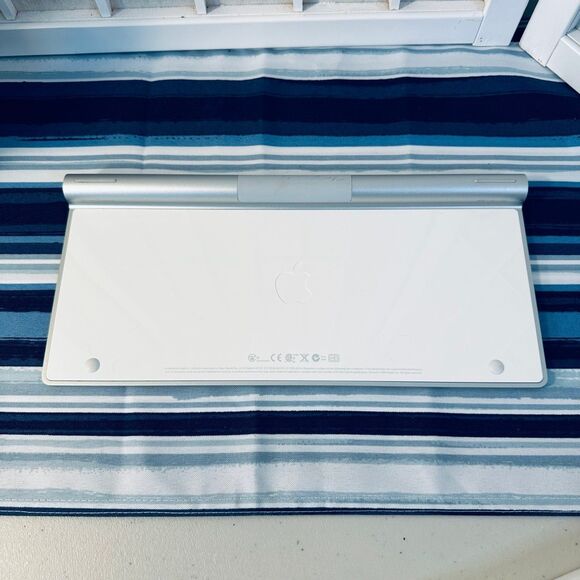 Apple Wireless Keyboard White Keys Aluminum Metal Base - Picture 6 of 12